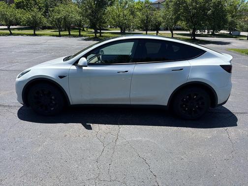 Midnight Silver Metallic 2023 Tesla Model Y Long Range Dual Motor All-Wheel Drive