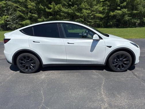 Midnight Silver Metallic 2023 Tesla Model Y Long Range Dual Motor All-Wheel Drive