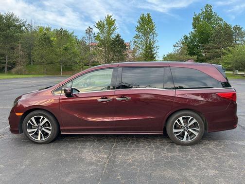 Lunar Silver Metallic 2018 Honda Odyssey Elite