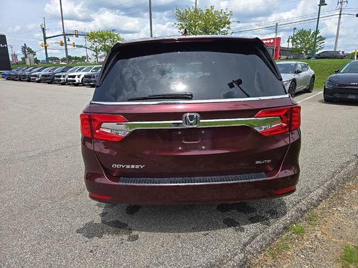 Lunar Silver Metallic 2018 Honda Odyssey Elite