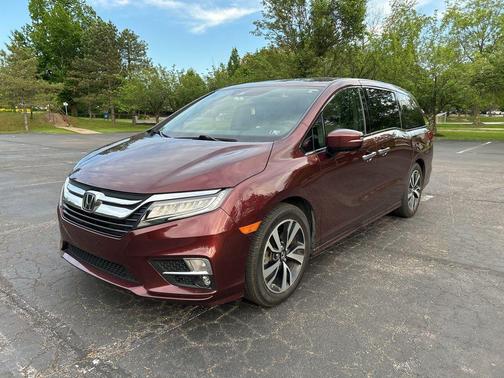Lunar Silver Metallic 2018 Honda Odyssey Elite