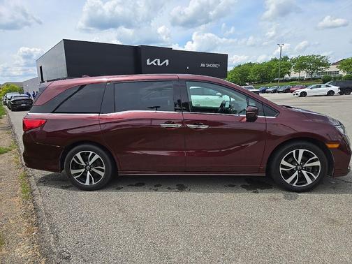 Lunar Silver Metallic 2018 Honda Odyssey Elite