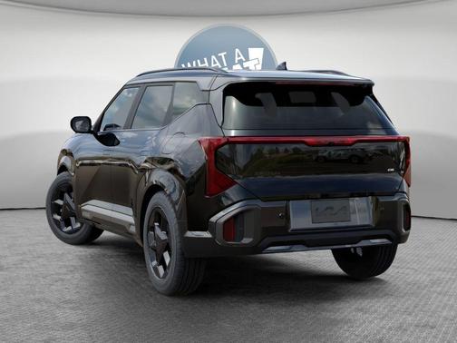 Aurora Black 2027 Kia Seltos X-Line S