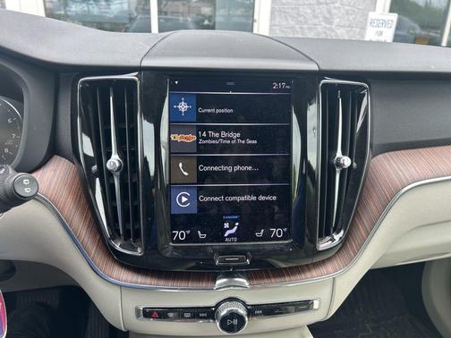 Denim Blue Metallic 2021 Volvo XC60 T5 Momentum