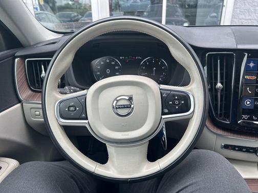 Denim Blue Metallic 2021 Volvo XC60 T5 Momentum