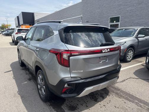 Steel Gray 2024 Kia Seltos S