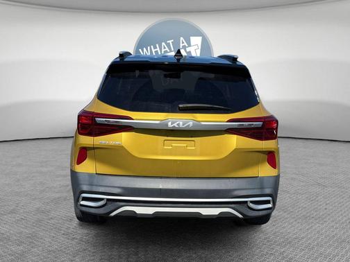 Starbright Yellow/Black Roof 2023 Kia Seltos S