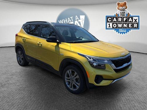 Starbright Yellow/Black Roof 2023 Kia Seltos S
