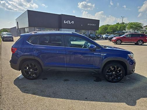 Dusk Blue Metallic 2022 Volkswagen Taos 1.5T SE