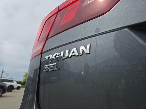 Platinum Gray Metallic 2021 Volkswagen Tiguan 2.0T SEL