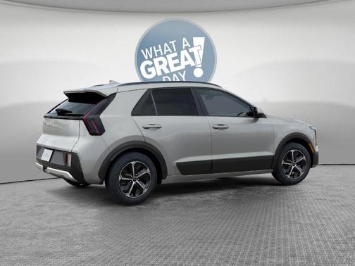 Ivory Silver 2027 Kia Niro EX