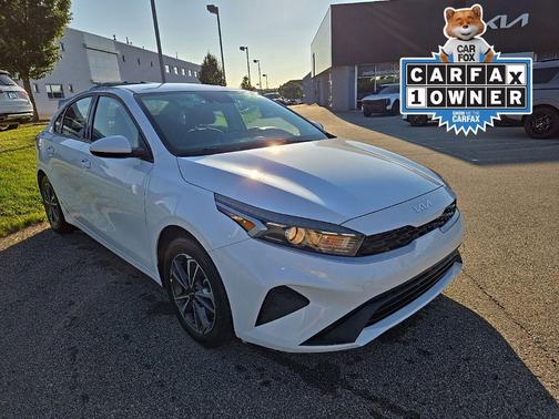 Snow White Pearl 2023 Kia Forte LXS