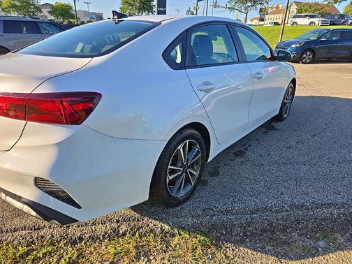 Snow White Pearl 2023 Kia Forte LXS