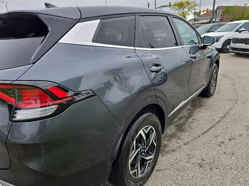 Gravity Gray 2024 Kia Sportage LX