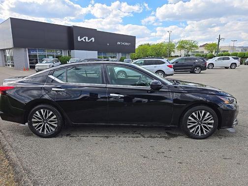 Super Black 2024 Nissan Altima 2.5 SV