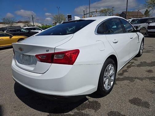 Summit White 2023 Chevrolet Malibu FWD 1LT