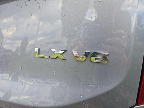 Everlasting Silver 2021 Kia Telluride LX
