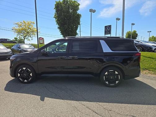 Aurora Black Pearl 2025 Kia Carnival EX
