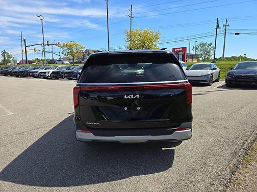 Aurora Black Pearl 2025 Kia Carnival EX