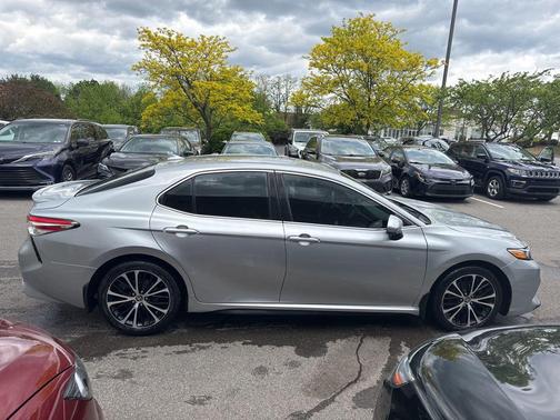 Celestial Silver Metallic 2020 Toyota Camry SE