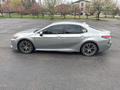 Celestial Silver Metallic 2020 Toyota Camry SE