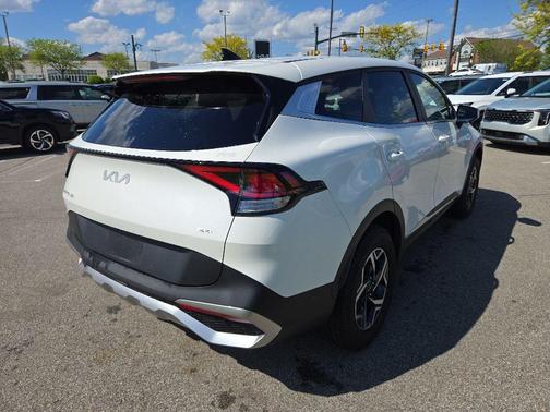 Snow White Pearl 2023 Kia Sportage LX