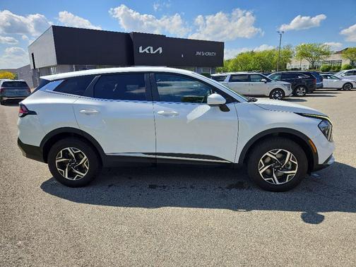 Snow White Pearl 2023 Kia Sportage LX