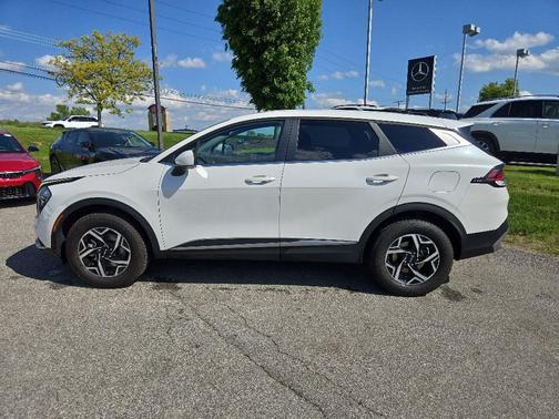 Snow White Pearl 2023 Kia Sportage LX
