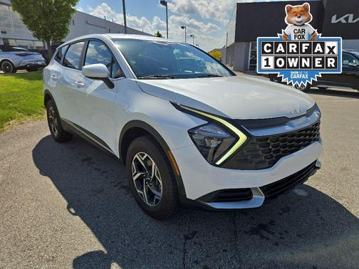 Snow White Pearl 2023 Kia Sportage LX
