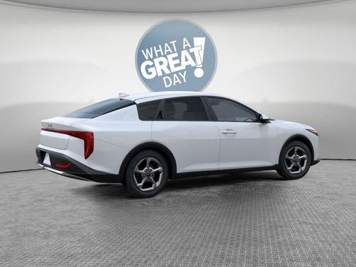 Snow White 2026 Kia K4 LXS