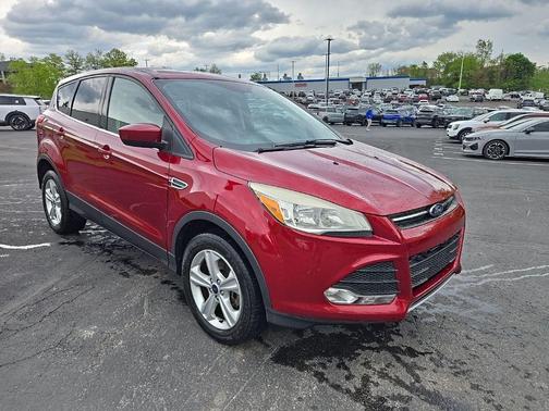 Ruby Red Metallic Tinted Clearcoat 2016 Ford Escape SE