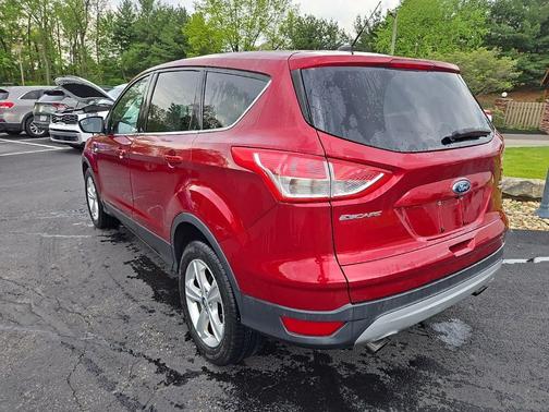 Ruby Red Metallic Tinted Clearcoat 2016 Ford Escape SE