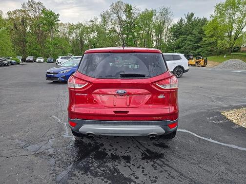 Ruby Red Metallic Tinted Clearcoat 2016 Ford Escape SE