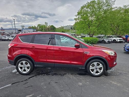 Ruby Red Metallic Tinted Clearcoat 2016 Ford Escape SE