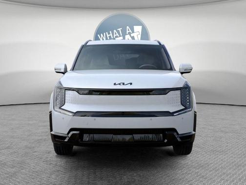 Glacial White Pearl 2026 Kia EV9 Land