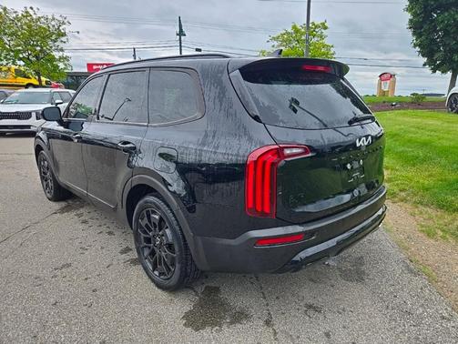 Ebony Black 2022 Kia Telluride SX