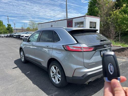 Iconic Silver Metallic 2020 Ford Edge SEL