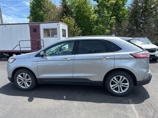 Iconic Silver Metallic 2020 Ford Edge SEL