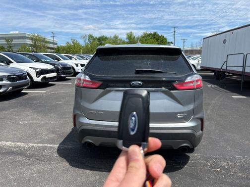 Iconic Silver Metallic 2020 Ford Edge SEL