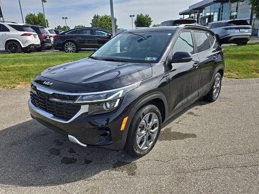 Fusion Black 2024 Kia Seltos S