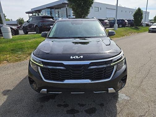 Fusion Black 2024 Kia Seltos S