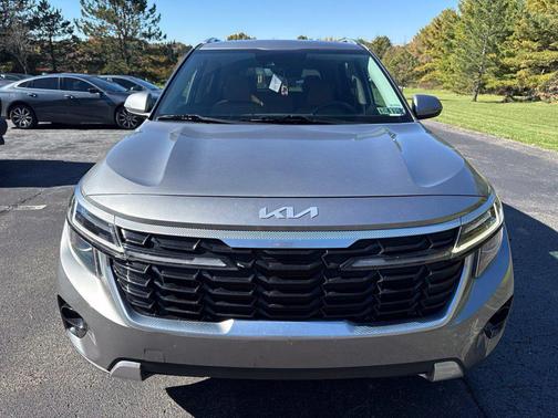 Steel Gray 2024 Kia Seltos EX