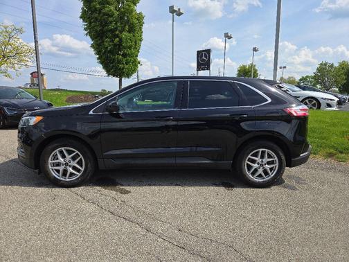 Agate Black Metallic 2024 Ford Edge SEL