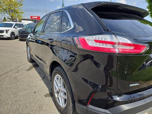 Agate Black Metallic 2024 Ford Edge SEL