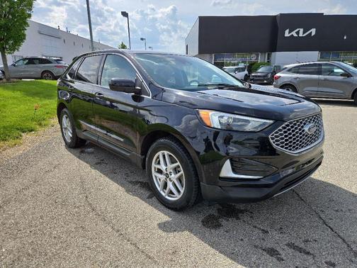 Agate Black Metallic 2024 Ford Edge SEL