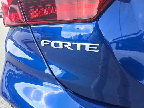 Deep Sea Blue 2022 Kia Forte LXS
