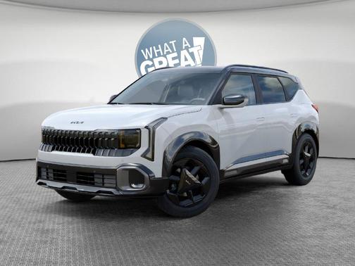 Snow White Pearl/Black Roof 2027 Kia Seltos X-Line S