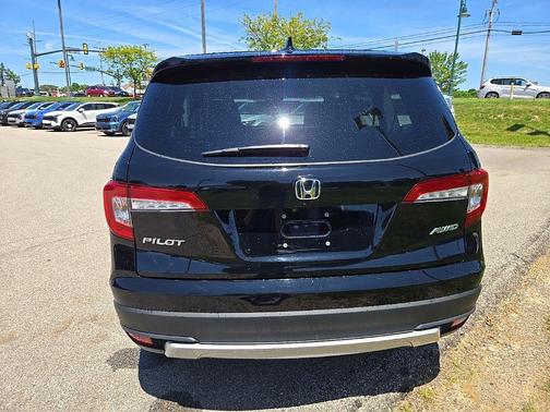 Crystal Black Pearl 2022 Honda Pilot AWD EX-L