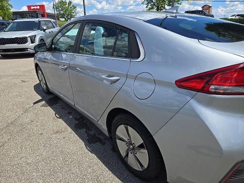 Stellar Silver 2022 Hyundai IONIQ Hybrid SE
