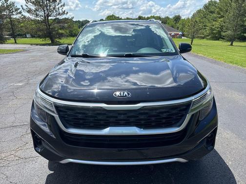 Cherry Black 2021 Kia Seltos EX